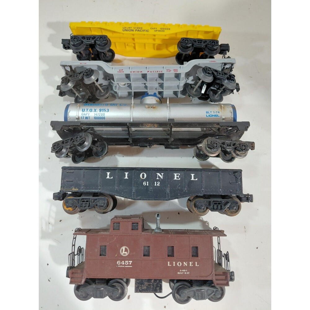 5 Lionel O Gauge Model Railroad Freight Cars (Tank Caboose Flat Cars Gondola)